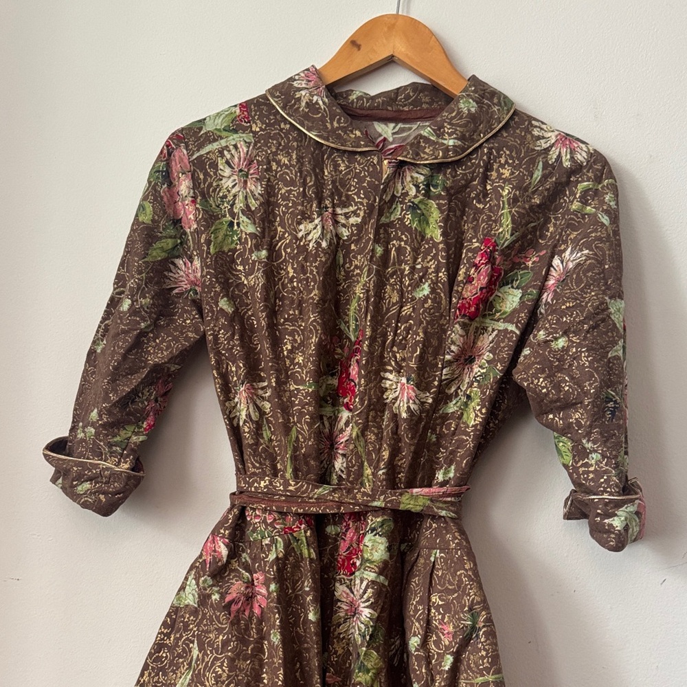 Stunning 60s holiday house dress